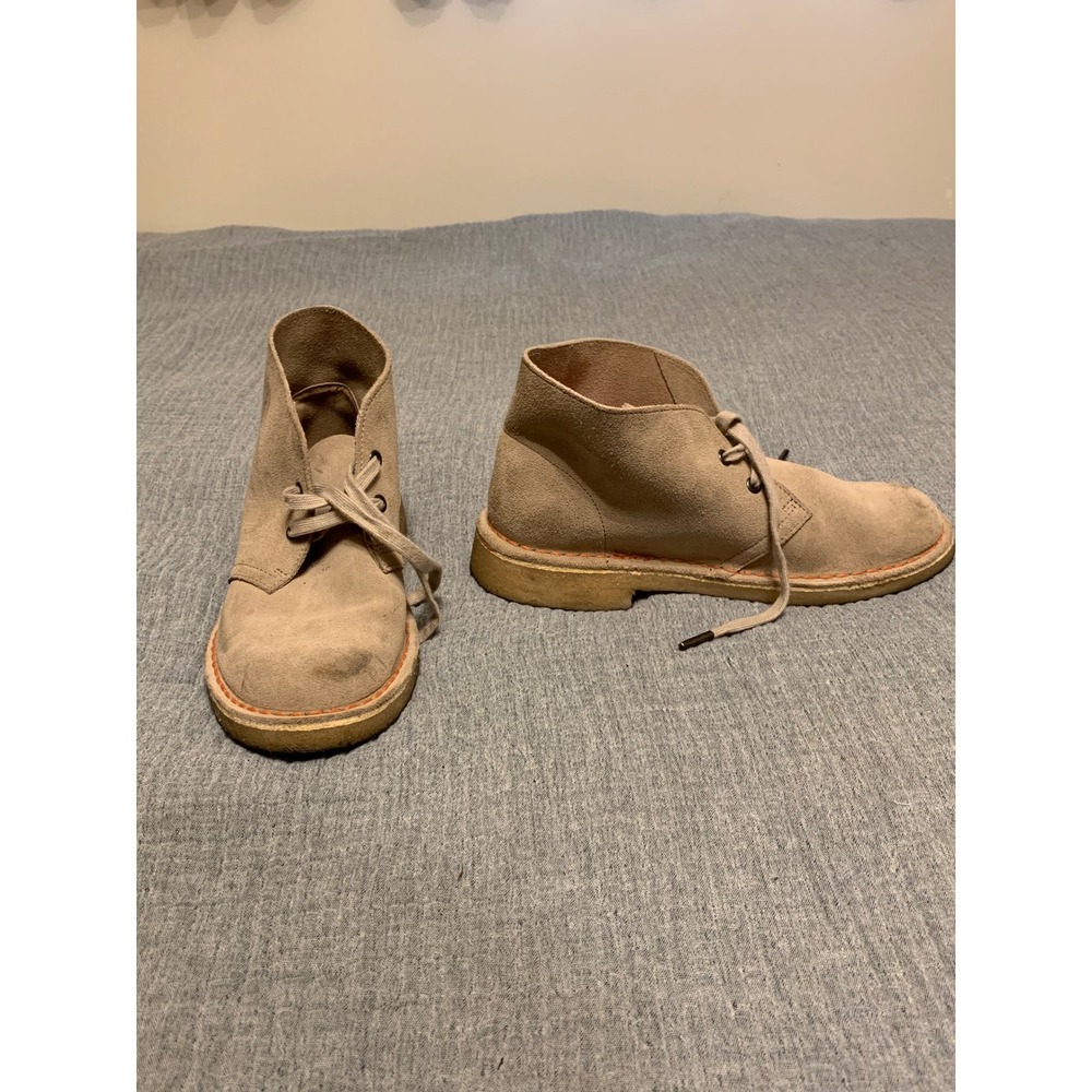 Clarks Desert Boots Taupe Suede Lace Up Ankle Boots Women's Size 7.5